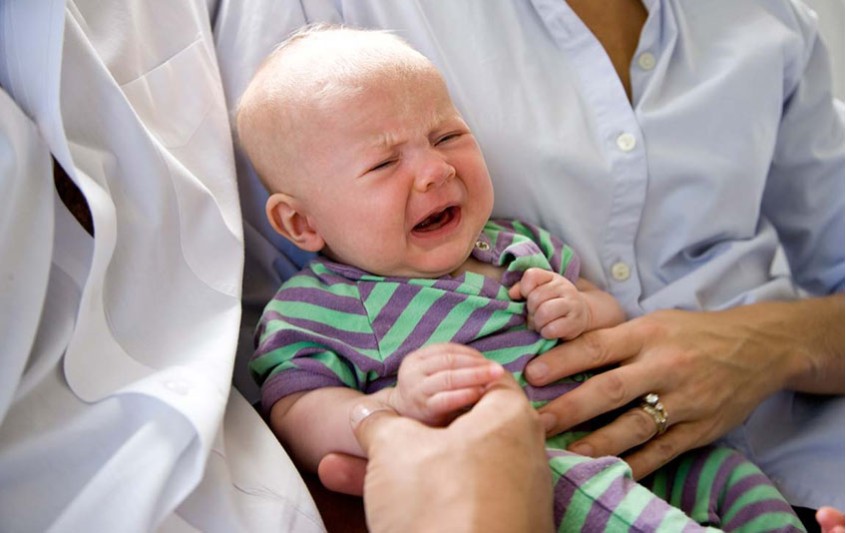 Ο κοιλιακός πόνος στα μωρά και τα παιδιά και τι μπορεί να κρύβει