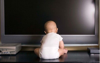 baby-boy-in-front-of-TV