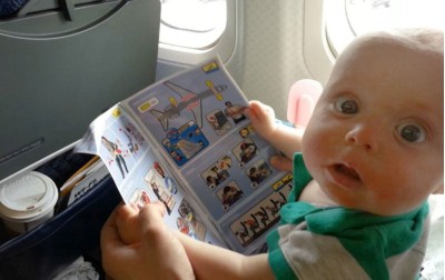 Από πότε μπορούμε να ταξιδεύουμε με αεροπλάνο με το μωρό μας;