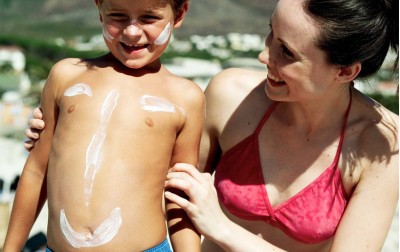 preschooler-boy-with-mother-at-the-beach-1